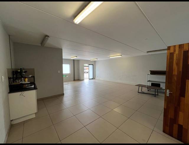 461M² WAREHOUSE TO LET IN STRIJDOMPARK